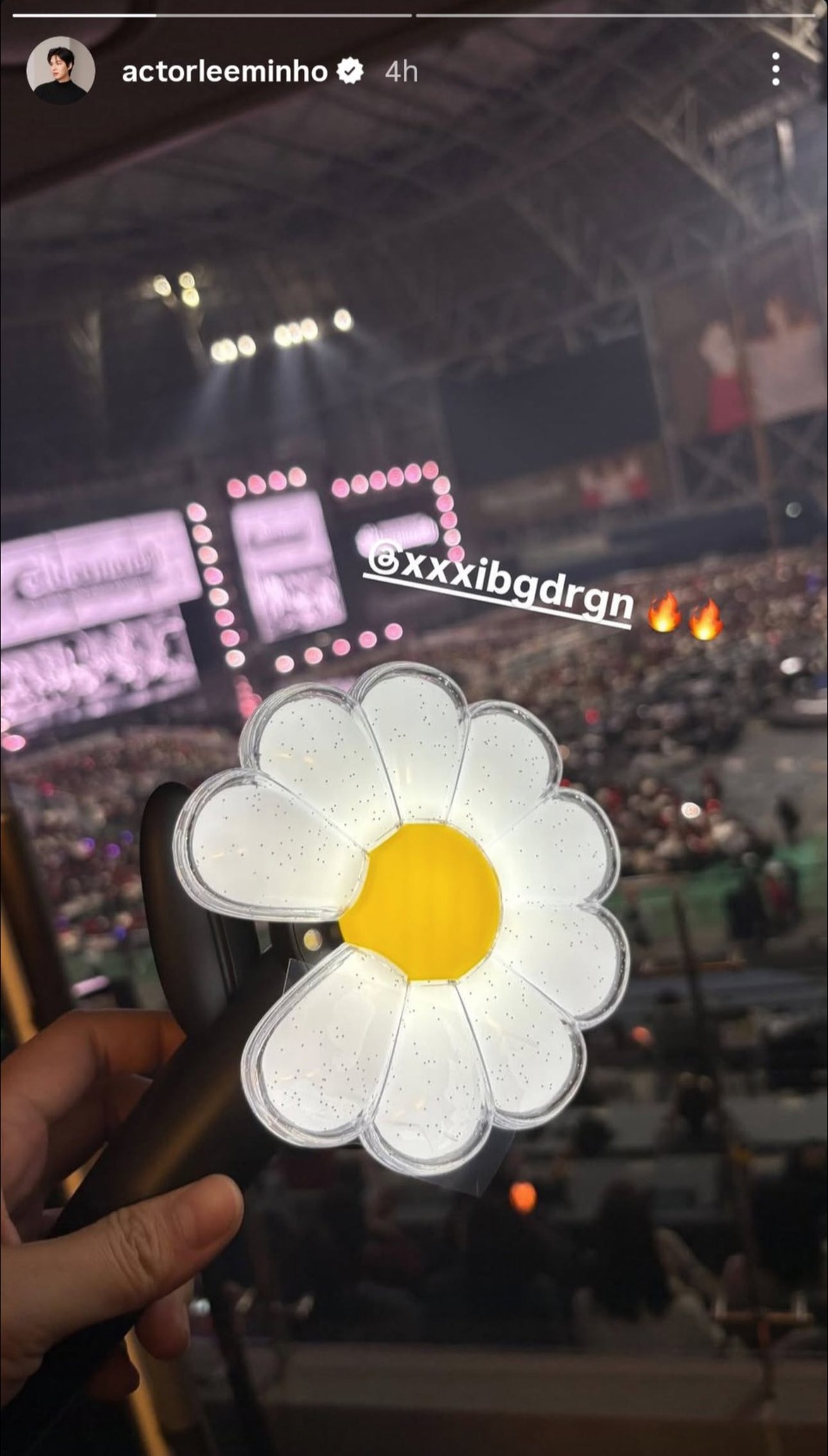 Đại hội showbiz ở concert G-DRAGON: Jung Kook 