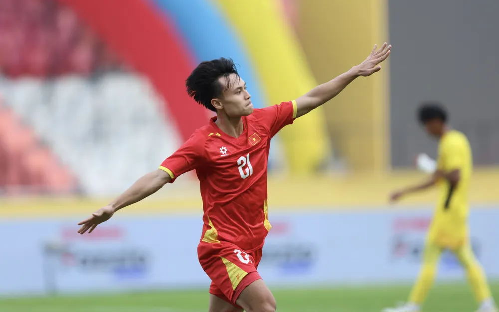 Trận bán kết môn bóng đá nam dự báo rất quyết liệt giữa U-22 Việt Nam và U-22 Philippines lúc 15 giờ 30, ngày 15-12. Ảnh: ANH PHƯƠNG. lich-thi-dau-sea-games-ngay-15-12-dang-sau-giot-nuoc-mat-cua-my-tien (3).jpg