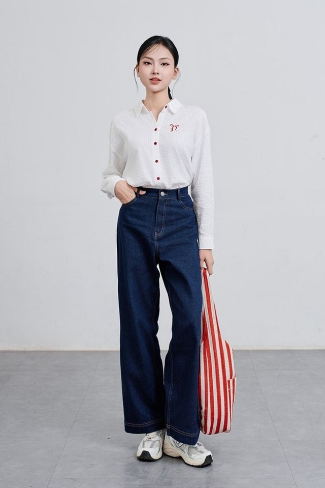 Quần jeans và áo sơ mi, 'cặp đôi vàng' nâng tầm phong cách thanh lịch- Ảnh 3. Quần jeans và áo sơ mi, 'cặp đôi vàng' nâng tầm phong cách thanh lịch- Ảnh 3.