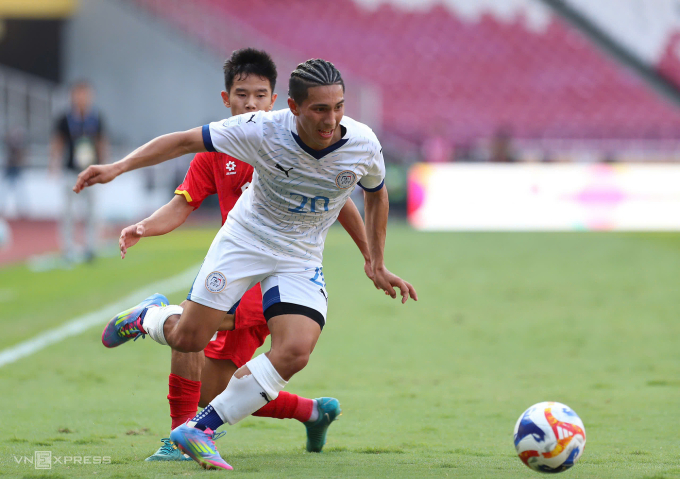 Tiền đạo cánh Philippines Javier Mariona (số 20) đang chơi cho AV Alta của Mỹ. Ảnh: Hai Tư