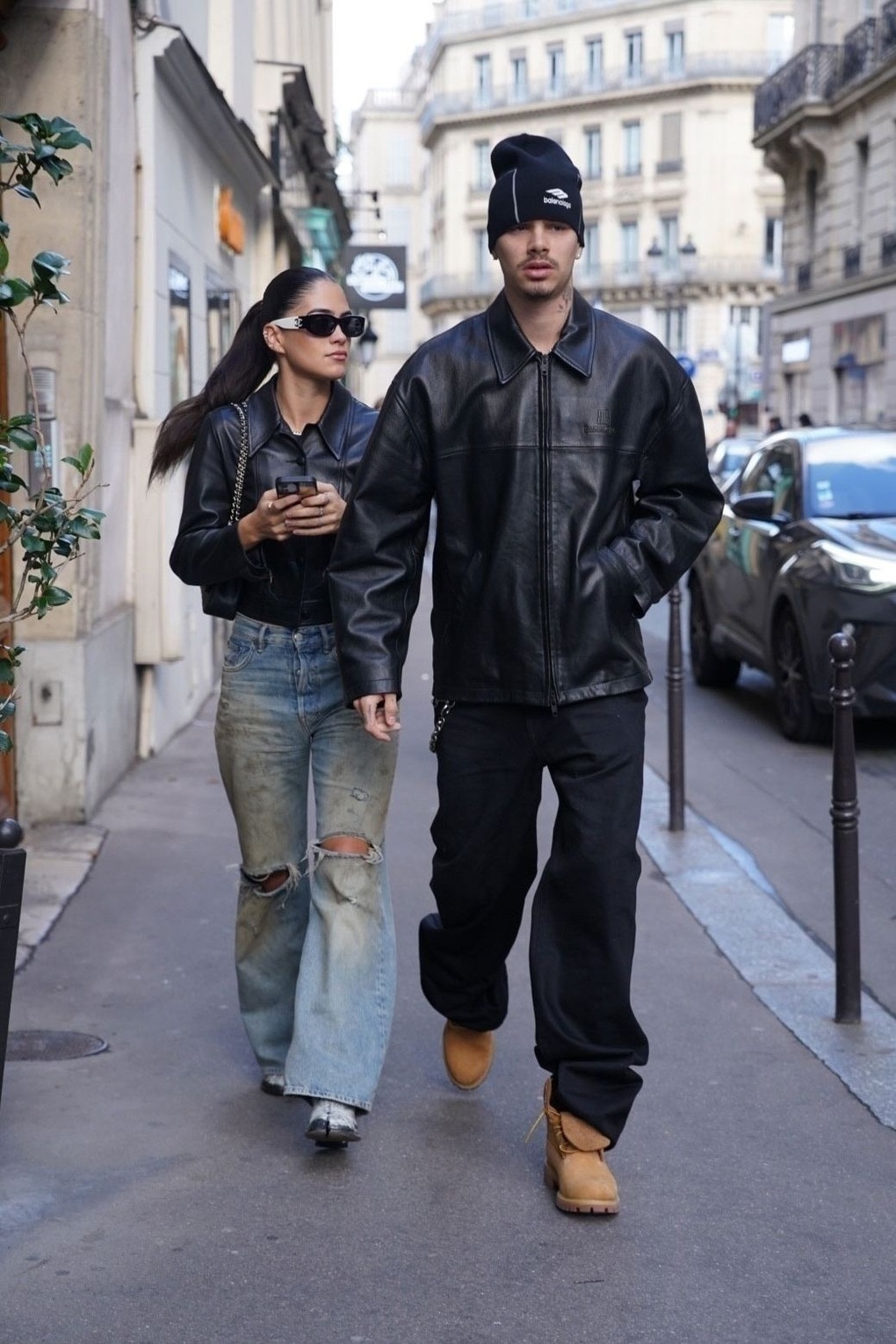 Con trai nhà Beckham mê mẩn bạn gái hơn 3 tuổi - 2