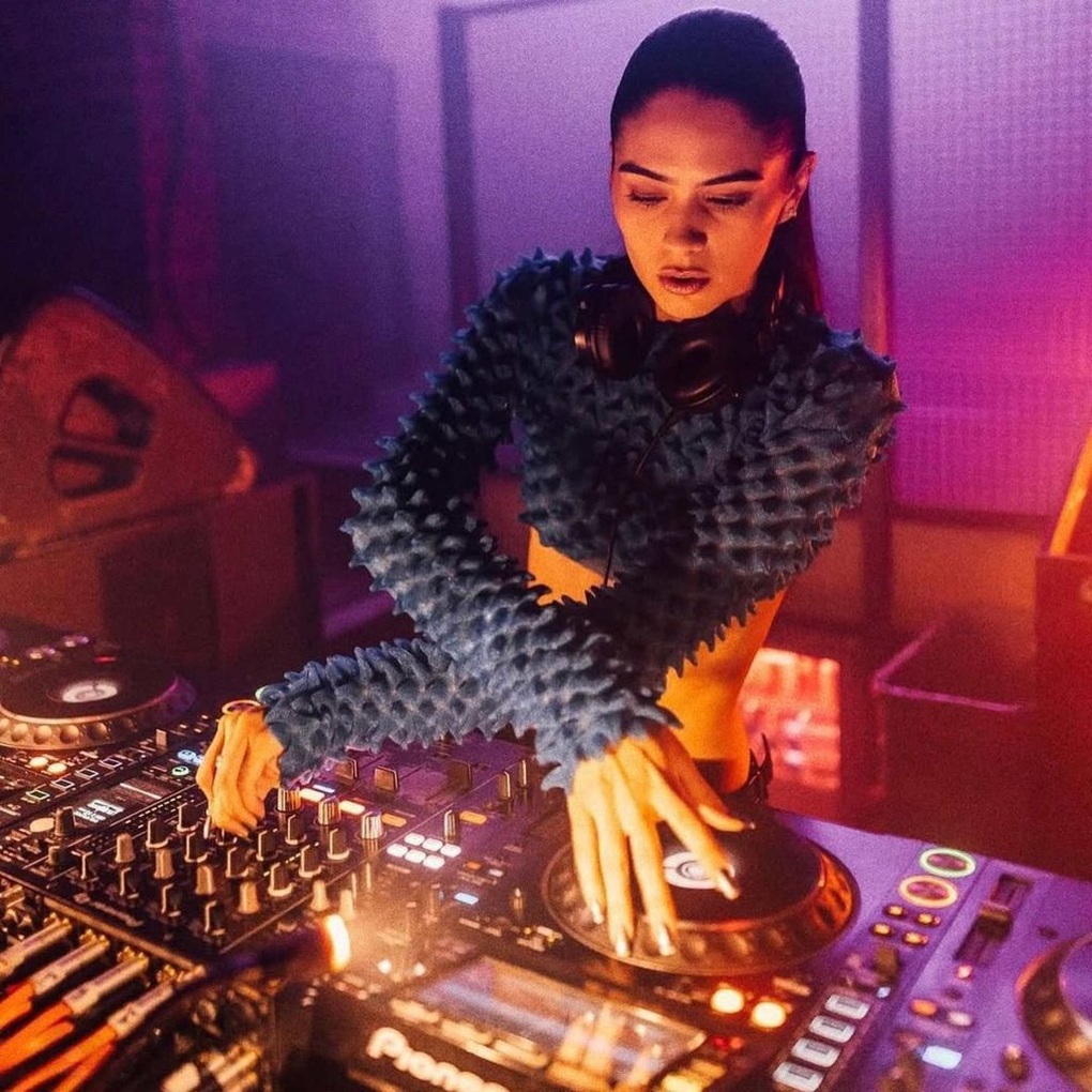 Con trai nhà Beckham mê mẩn bạn gái hơn 3 tuổi - 3