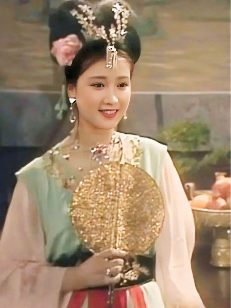 Nhan sắc một thời của đệ nhất mỹ nhân cổ trang Trung Quốc 5 Nhan sắc một thời của 'đệ nhất mỹ nhân cổ trang' Trung Quốc - 4