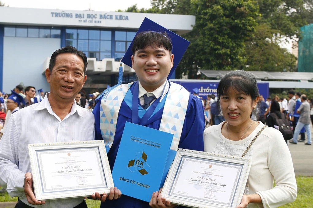 Nam sinh Bách khoa “cuỗm huy chương” của đàn anh, tốt nghiệp đầy bất ngờ - 3