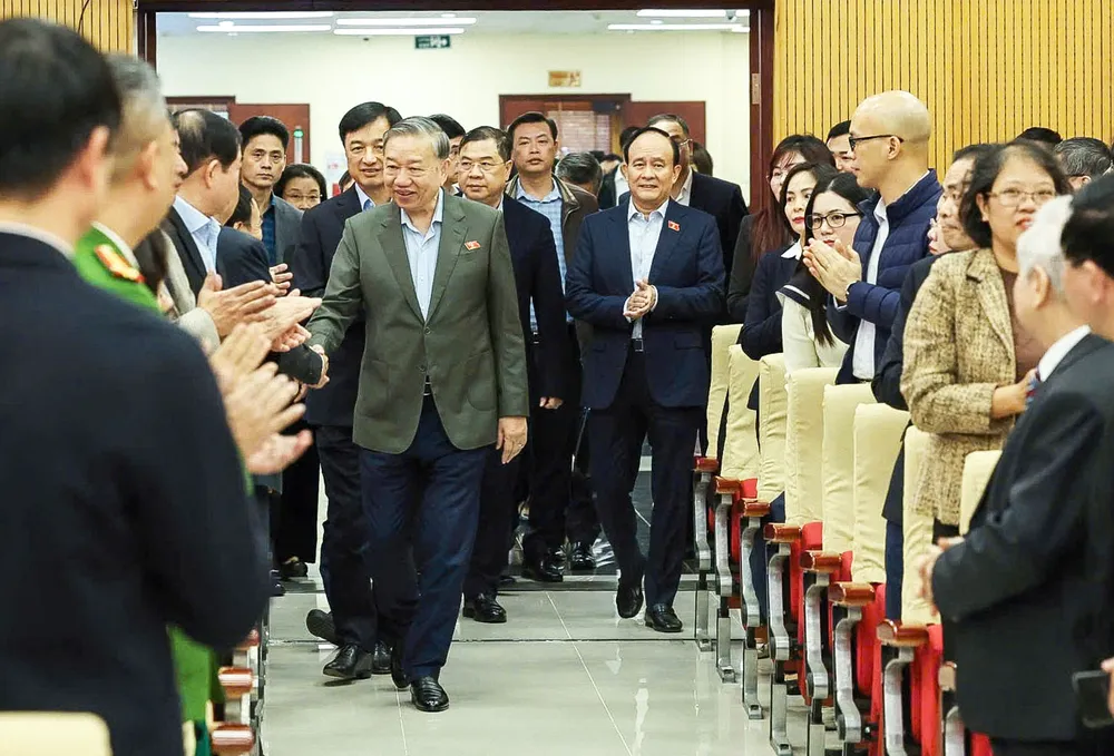 Tổng Bí thư Tô Lâm và các đại biểu Quốc hội thuộc đơn vị bầu cử số 1 của TP Hà Nội tại hội nghị tiếp xúc cử tri. Ảnh: HNY to-lam-4.jpg