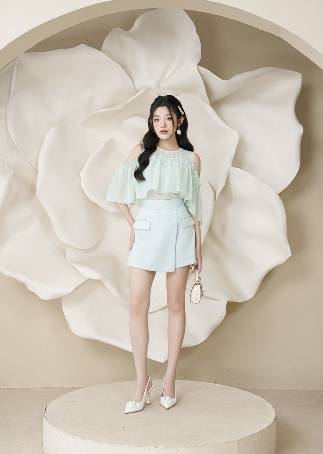 Áo khoét vai tôn đôi vai nhỏ nhắn cho người mặc- Ảnh 3.