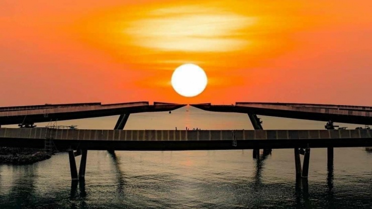 Kỳ lạ cây cầu ở Việt Nam để dành cho những nụ hôn, không phải để đi qua - 5