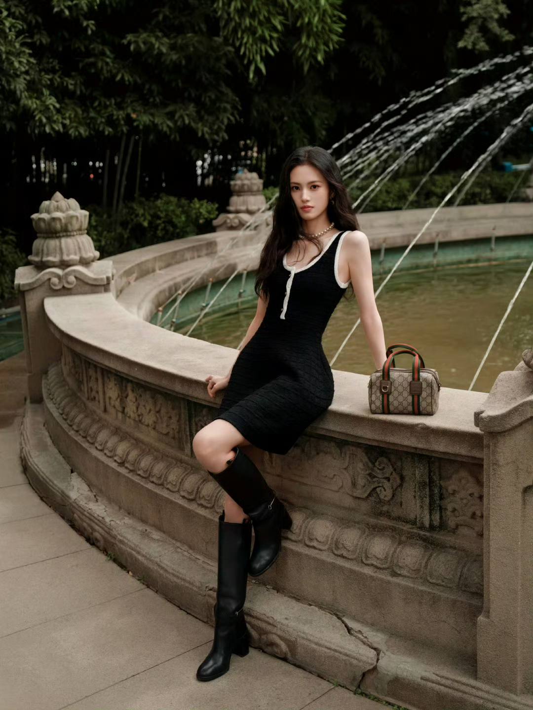 Trung Quốc hiện tại không ai mặc đẹp hơn mỹ nhân này: Đóng 1 phim mà mặc 20 bộ Haute Couture, đeo vòng cổ giá hàng triệu đô- Ảnh 7. Trung Quốc hiện tại không ai mặc đẹp hơn mỹ nhân này: Đóng 1 phim mà mặc 20 bộ Haute Couture, đeo vòng cổ giá hàng triệu đô- Ảnh 7.