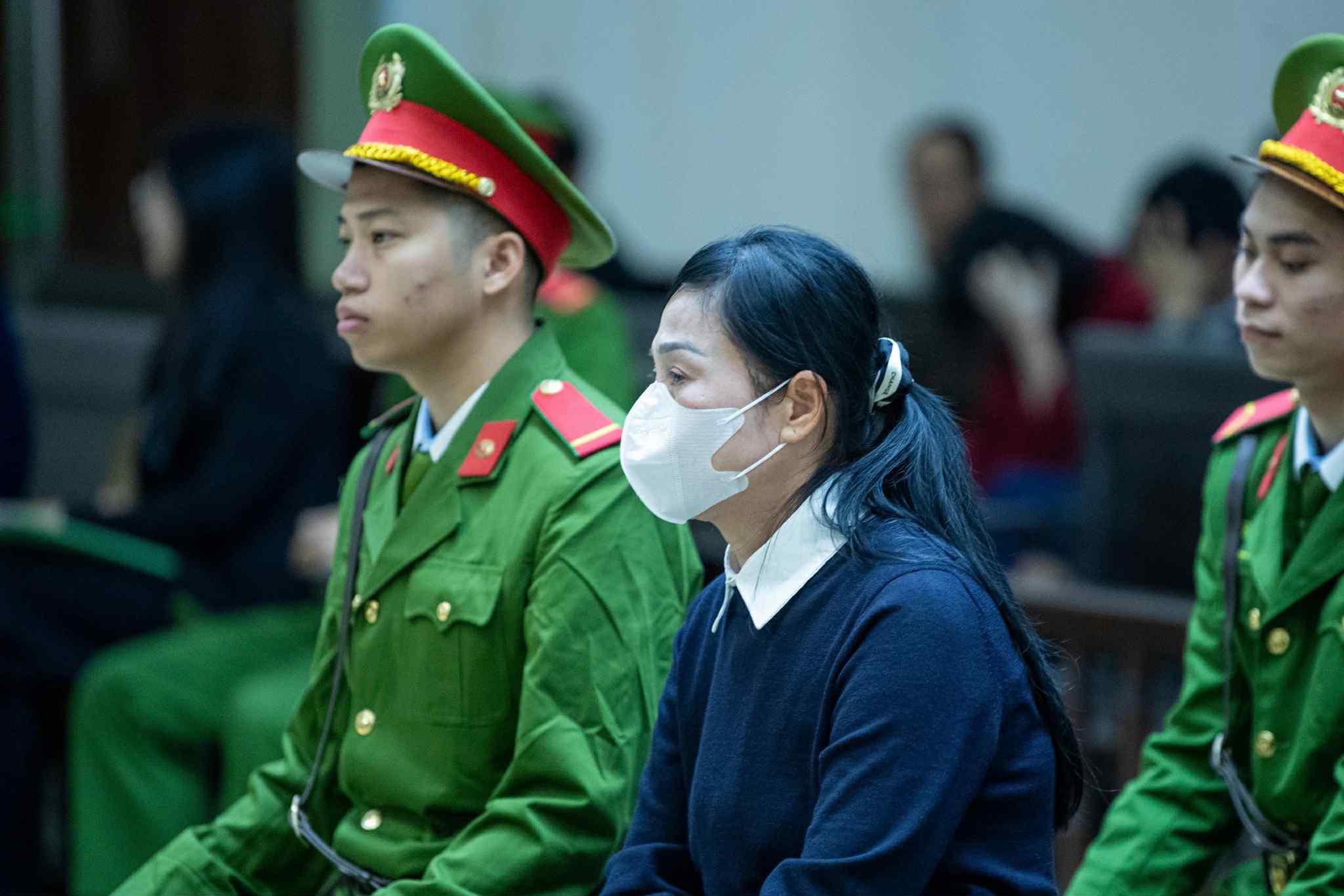 Hình ảnh bà Hoàng Thị Thúy Lan cùng các cựu lãnh đạo tỉnh Vĩnh Phúc cũ tại phiên tòa phúc thẩm 4 Hoàng THị Thúy Lan - Ảnh 4.