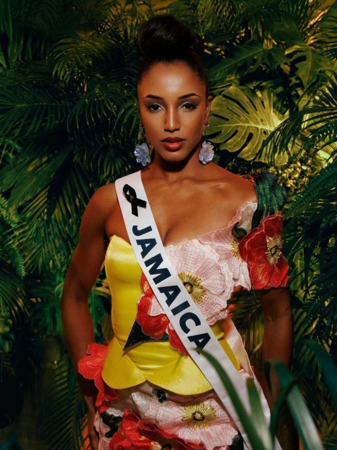 Hoa hậu Jamaica ngồi xe lăn trở về quê nhà sau tai nạn tại Miss Universe 4 Hoa hậu Jamaica Gabrielle Henry là một bác sĩ nhãn khoa.