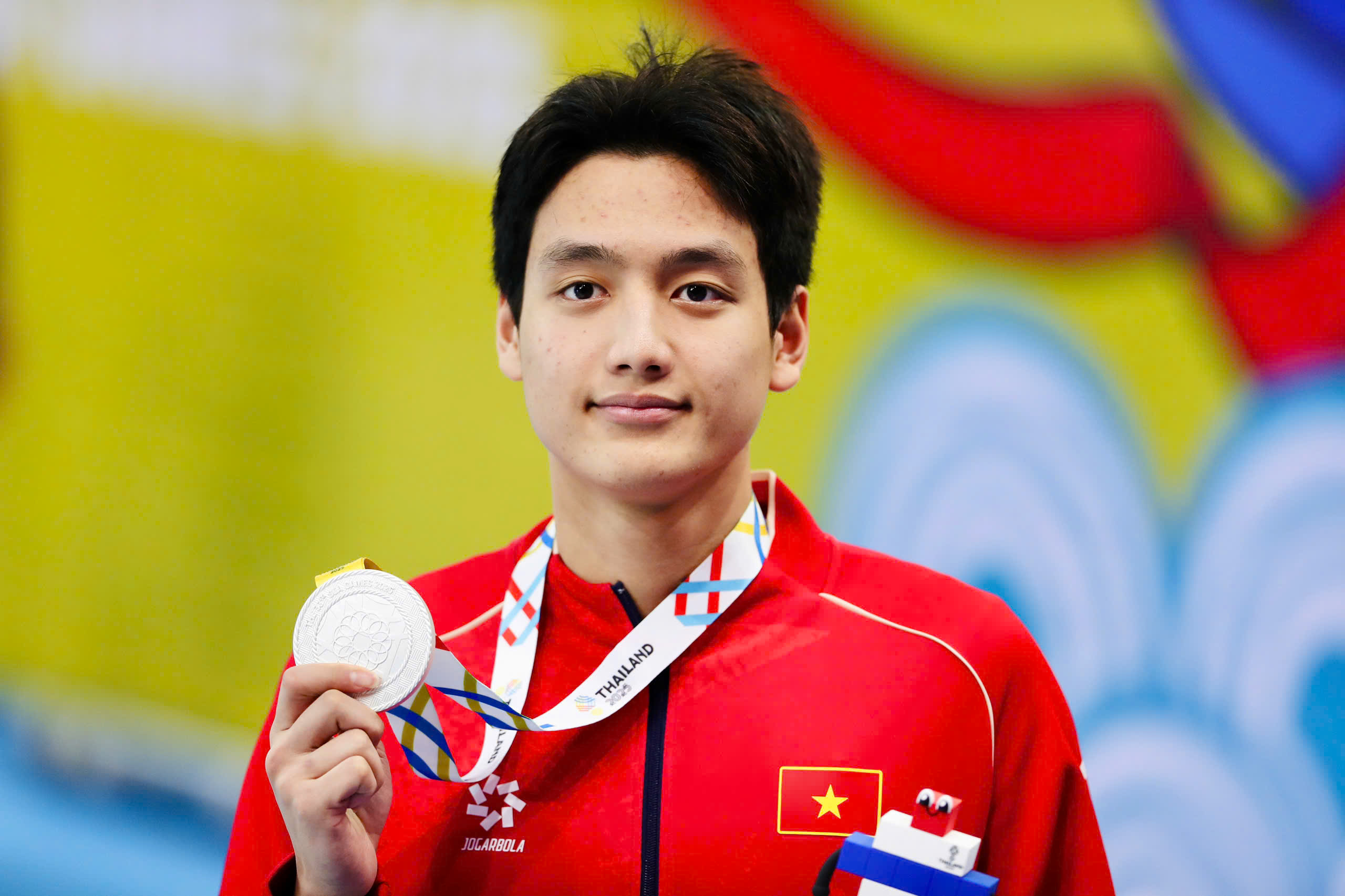 Trần Văn Nguyễn Quốc: tuổi 17 rực rỡ trên đường đua xanh 1 Trần Văn Nguyễn Quốc: tuổi 17 rực rỡ trên đường đua xanh - Ảnh 3.