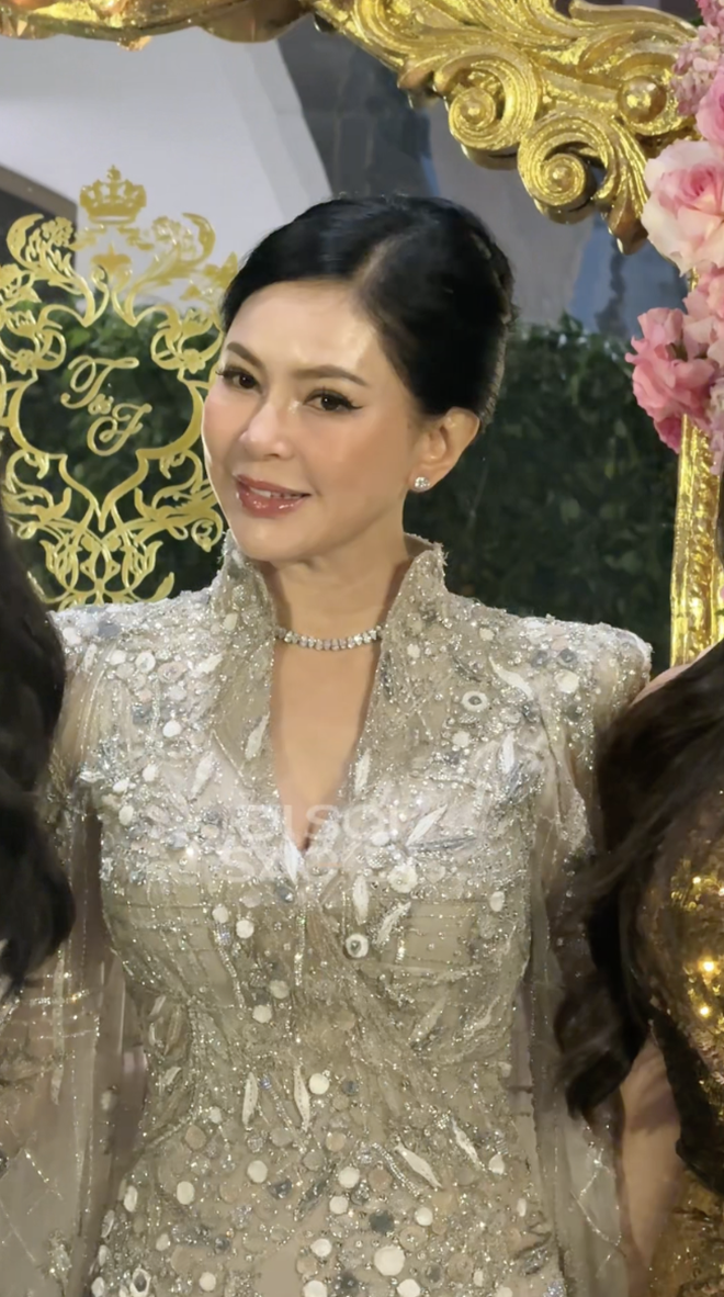 Cam thường zoom cận của phu nhân tỷ phú Thuỷ Tiên: Gọi mẹ vợ trẻ đẹp nhất Việt Nam quá xứng đáng!- Ảnh 8. Cam thường zoom cận của phu nhân tỷ phú Thuỷ Tiên: Gọi mẹ vợ trẻ đẹp nhất Việt Nam quá xứng đáng!- Ảnh 8.