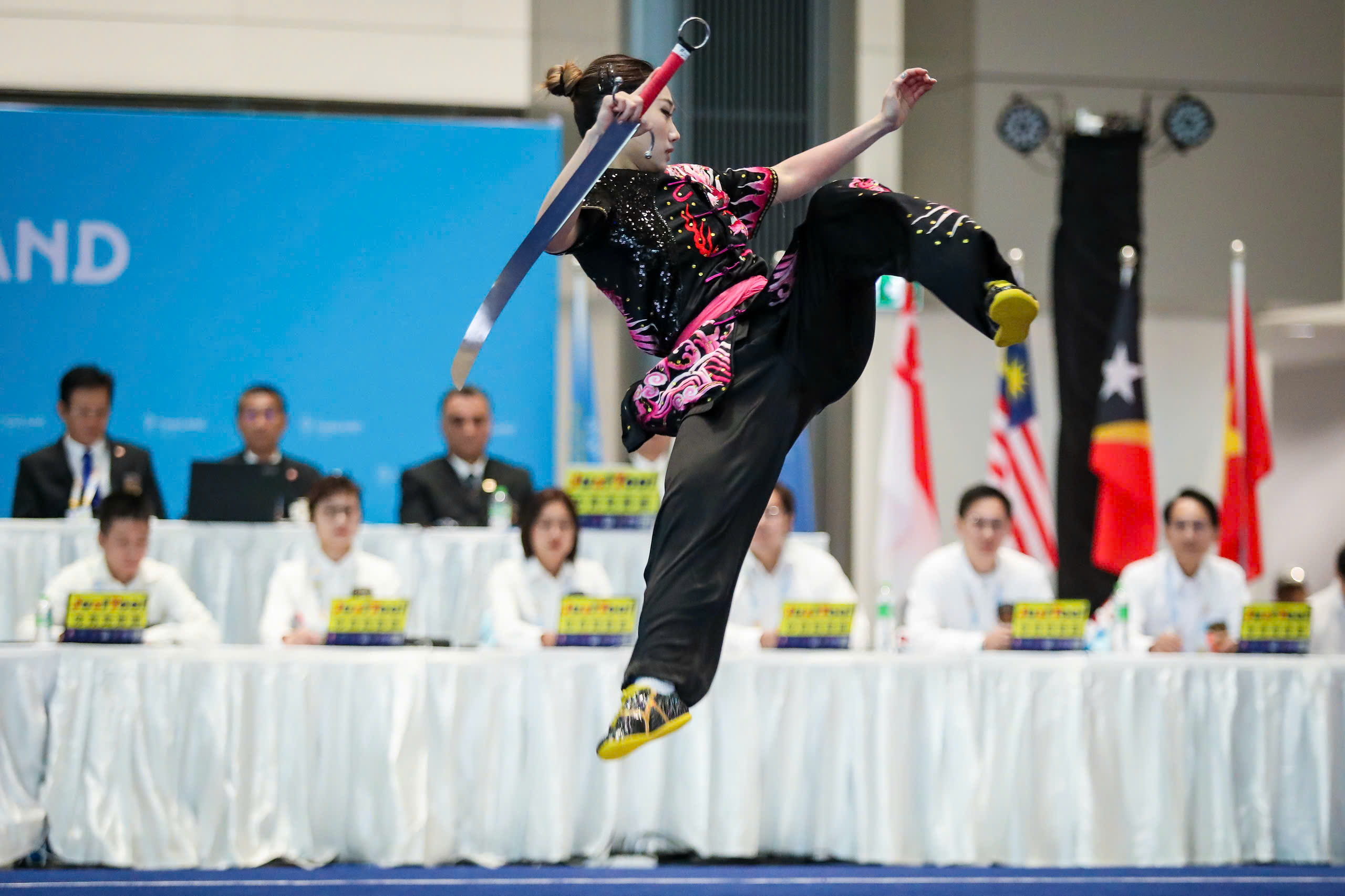 'Hot girl' wushu Phương Nhi suýt phải bỏ SEA Games, nén đau thi đấu: Giành huy chương quý hơn vàng- Ảnh 2.