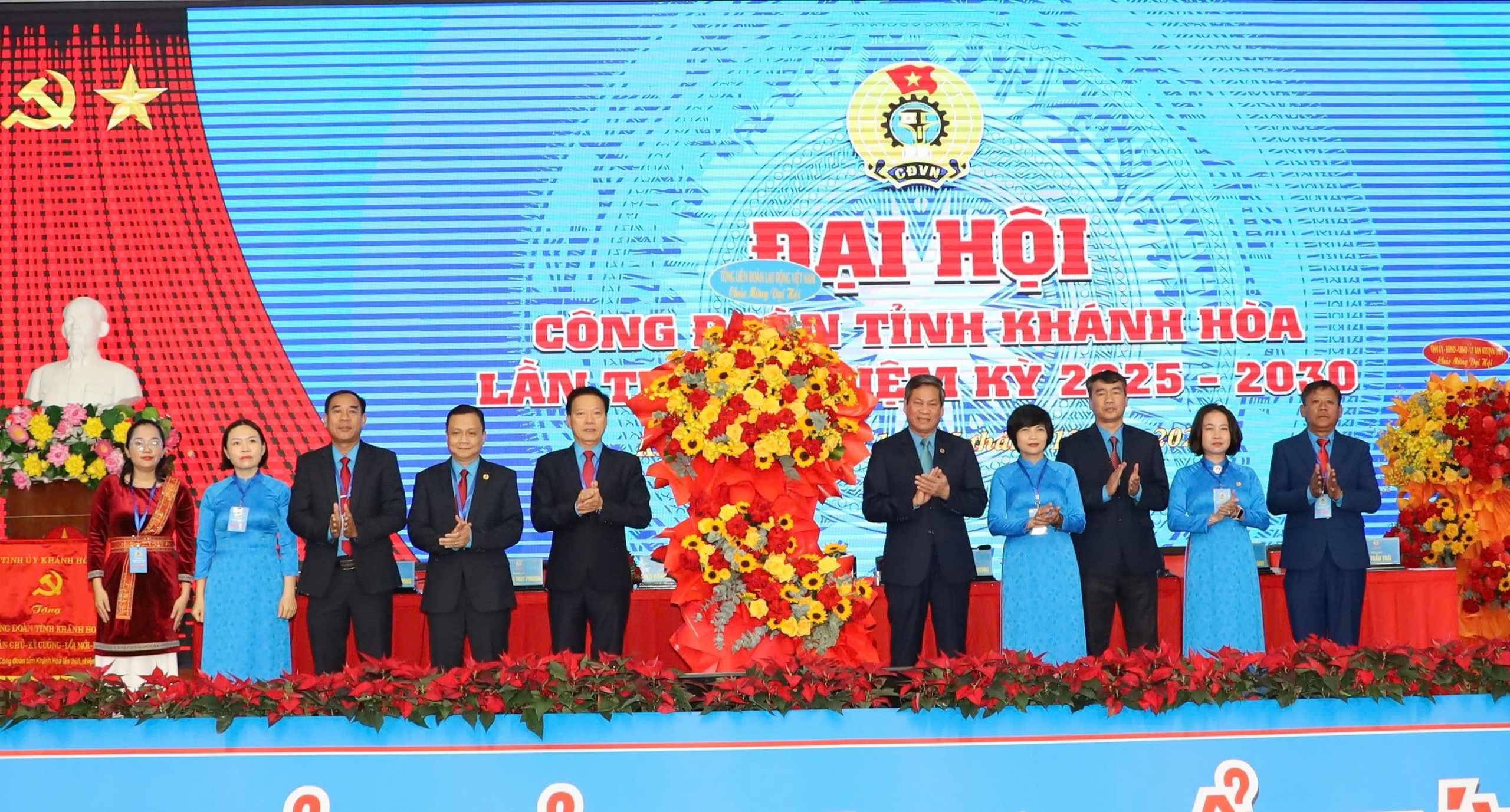 Ông Phan Thanh Liêm giữ chức chủ tịch LĐLĐ Khánh Hoà  - Ảnh 4.