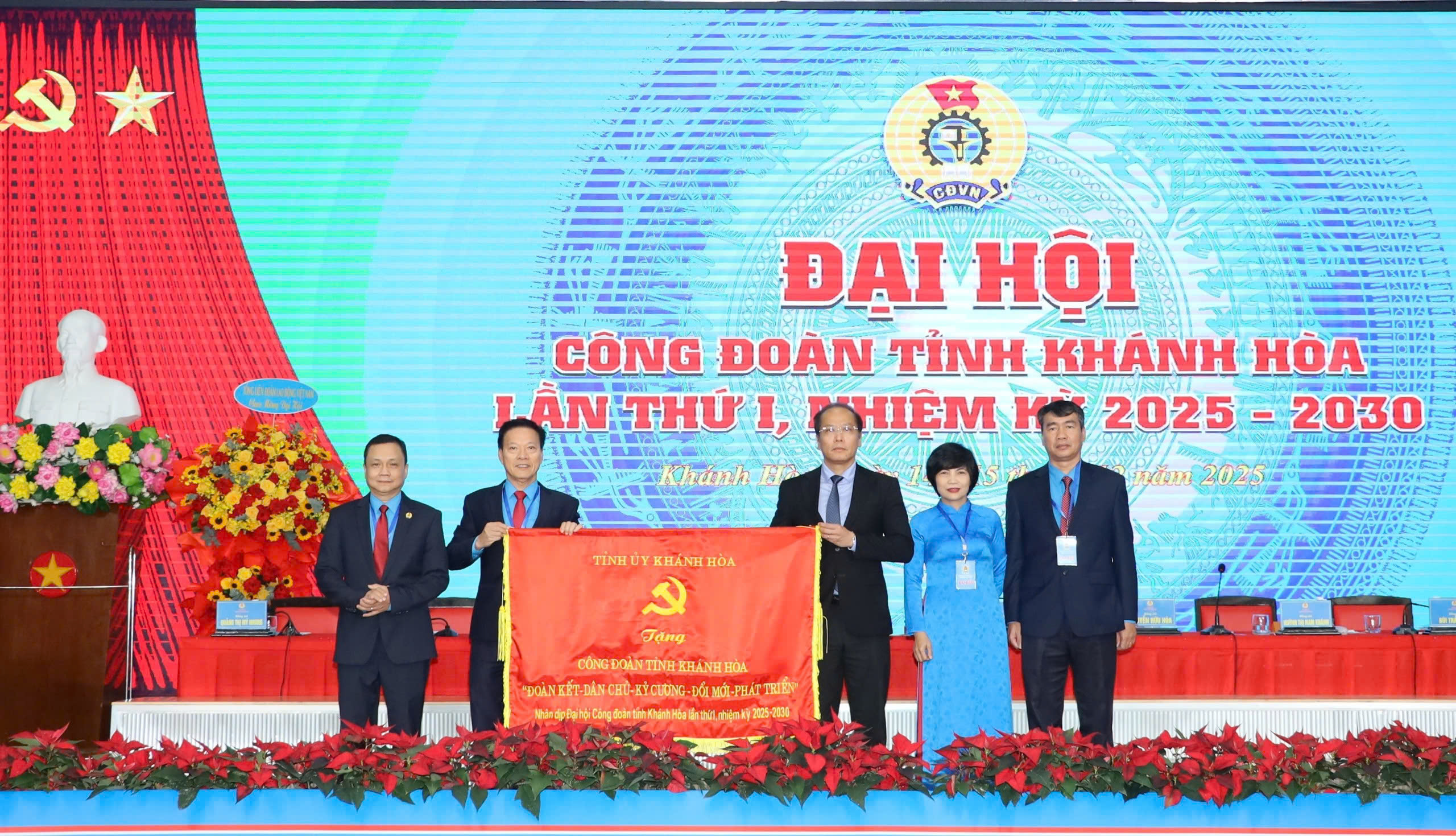 Ông Phan Thanh Liêm giữ chức chủ tịch LĐLĐ Khánh Hoà  - Ảnh 5.