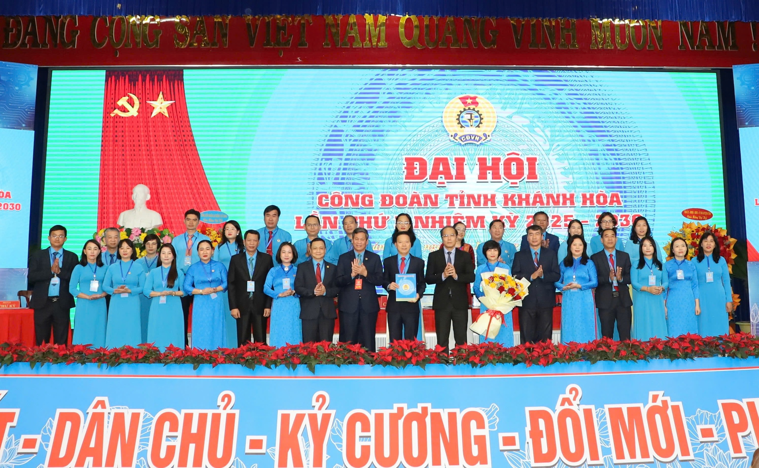 Ông Phan Thanh Liêm giữ chức chủ tịch LĐLĐ Khánh Hoà  - Ảnh 7.