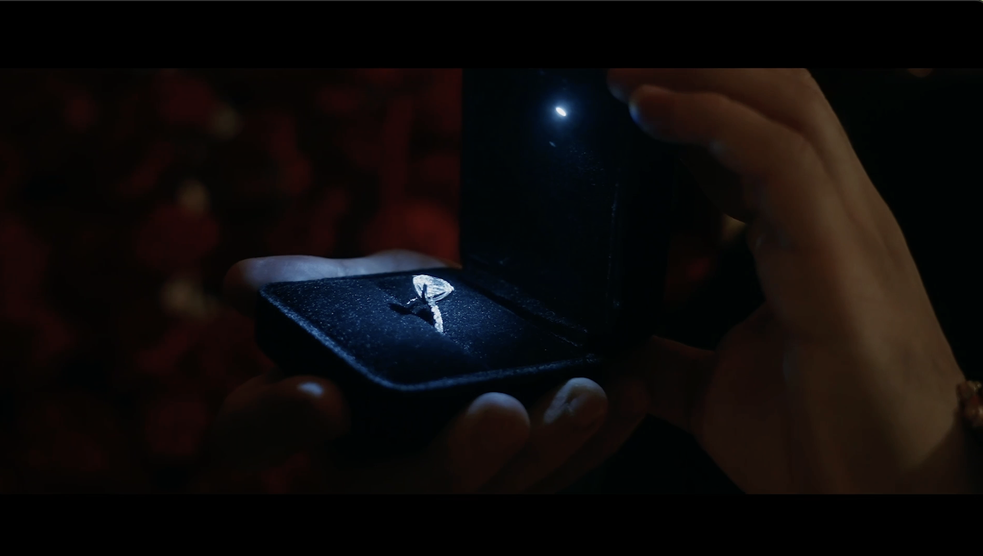 Tiên Nguyễn làm mất nhẫn kim cương khi được chồng gốc Dubai cầu hôn- Ảnh 4. Tiên Nguyễn làm mất nhẫn kim cương khi được chồng gốc Dubai cầu hôn- Ảnh 4.