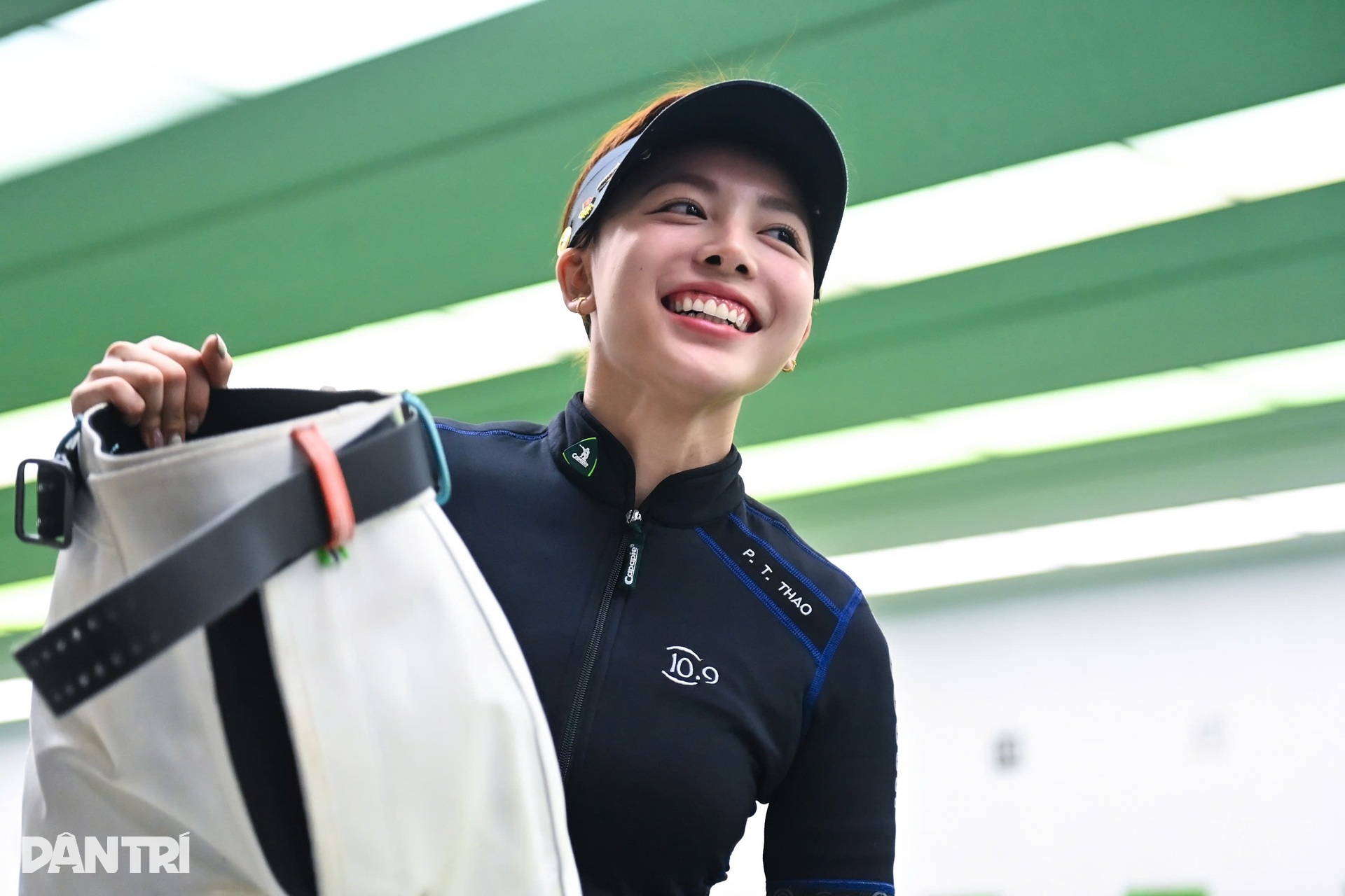 Hoa khôi bắn súng tiết lộ về bộ đồ thi SEA Games nặng 15kg - 3