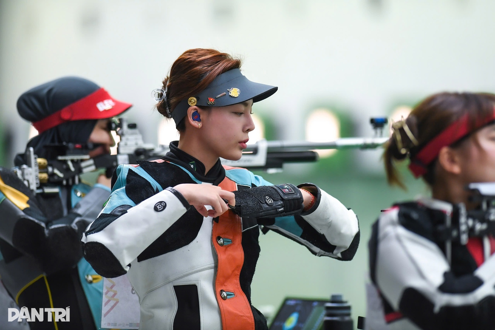 Hoa khôi bắn súng tiết lộ về bộ đồ thi SEA Games nặng 15kg - 5