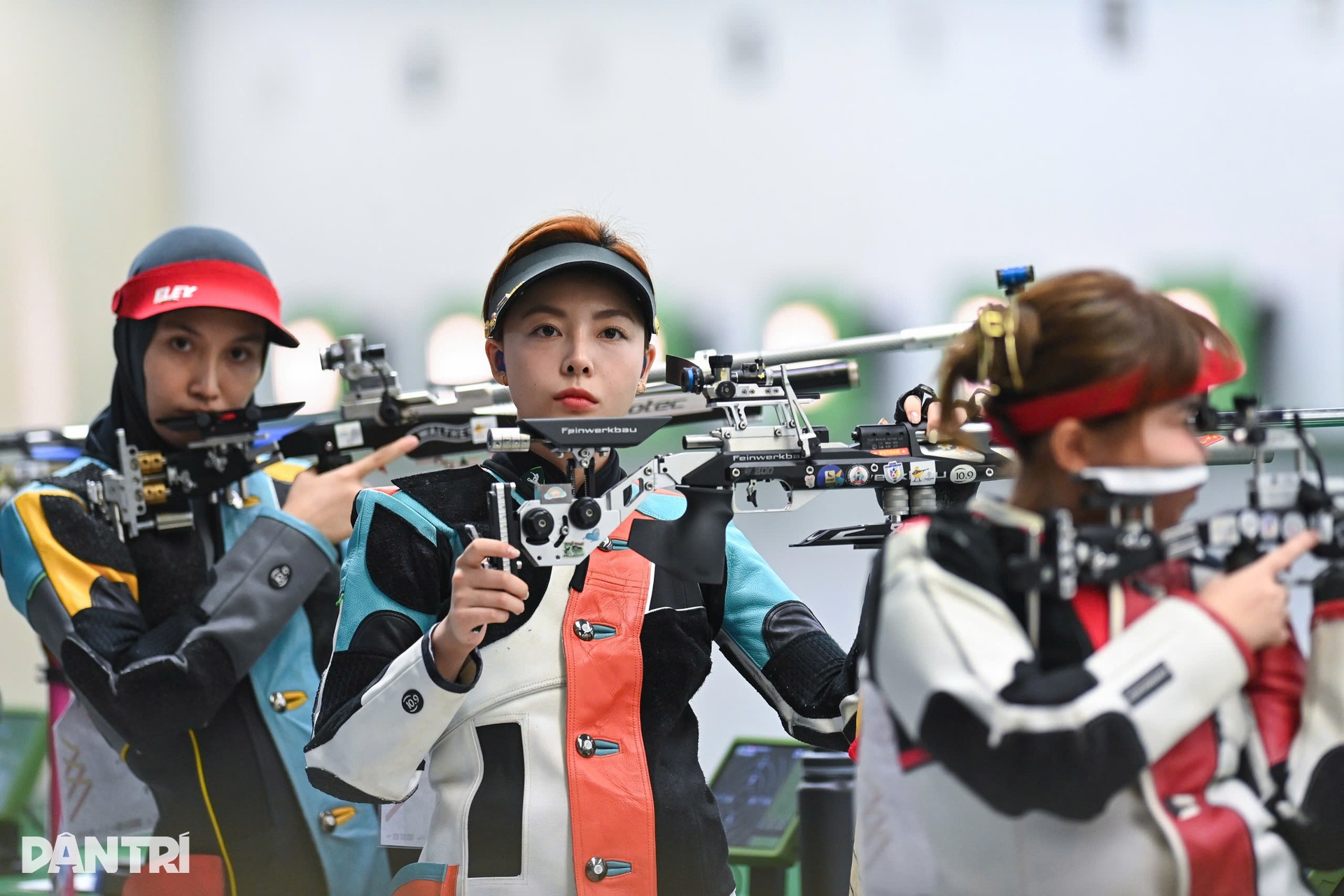 Hoa khôi bắn súng tiết lộ về bộ đồ thi SEA Games nặng 15kg - 8