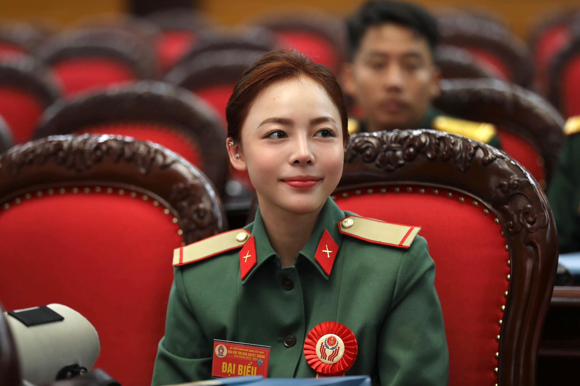 Hoa khôi bắn súng tiết lộ về bộ đồ thi SEA Games nặng 15kg - 9