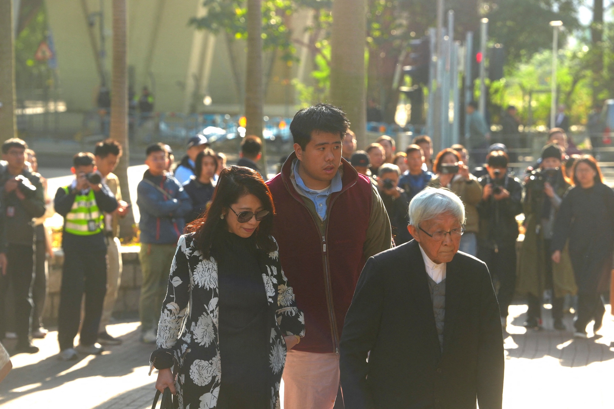 Tỉ phú Hong Kong Jimmy Lai bị kết tội trong vụ án an ninh quốc gia, đối mặt án chung thân 2 Jimmy Lai - Ảnh 2.