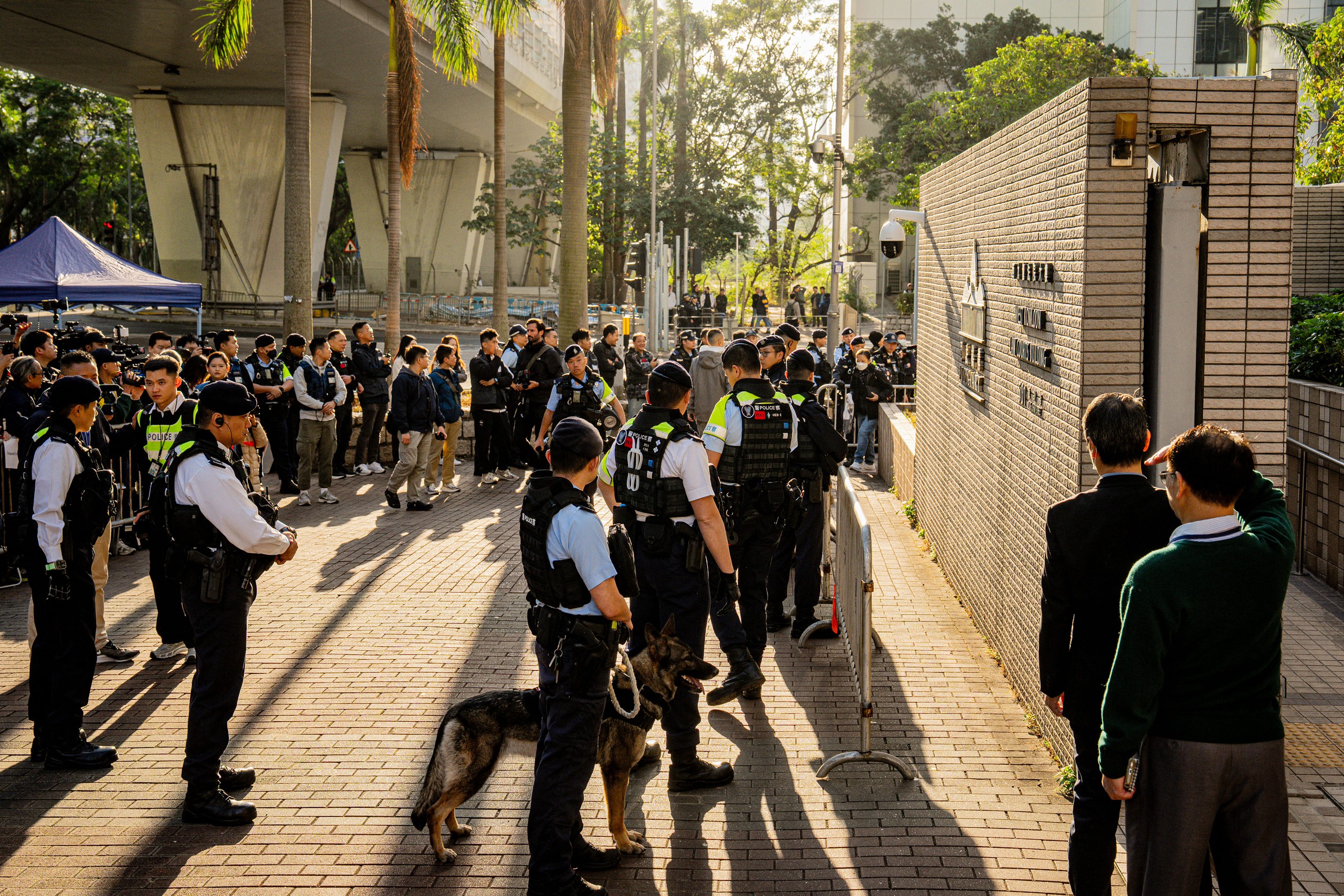 Tỉ phú Hong Kong Jimmy Lai bị kết tội trong vụ án an ninh quốc gia, đối mặt án chung thân 3 Jimmy Lai - Ảnh 3.