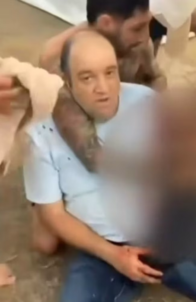 Tin thêm về người hùng tay không tước vũ khí của kẻ xả súng ở Úc  - Ảnh 3.