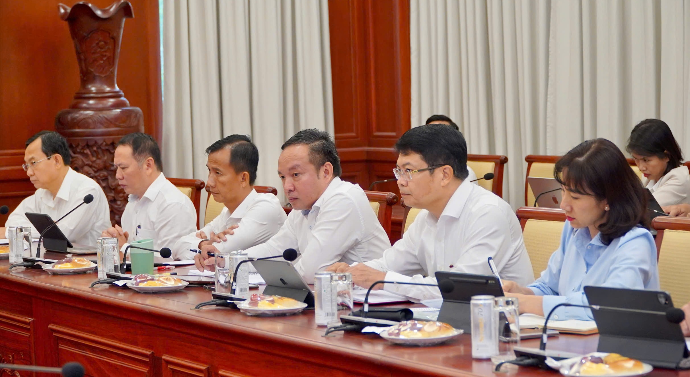 Bí thư Thành ủy TPHCM xúc động trước những việc rất nhỏ vì dân - Ảnh 10.