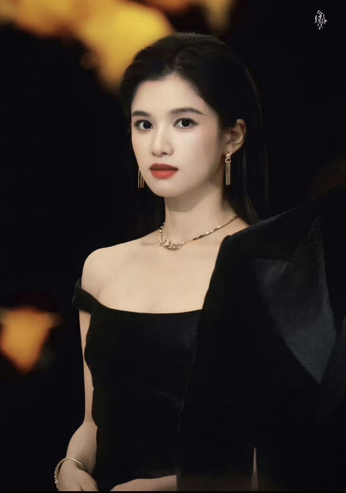 Đây chính là mỹ nhân mặc xấu nhất hiện tại, khán giả kêu gọi bỏ phim vì loạt váy áo thảm họa- Ảnh 8. Đây chính là mỹ nhân mặc xấu nhất hiện tại, khán giả kêu gọi bỏ phim vì loạt váy áo thảm họa- Ảnh 8.