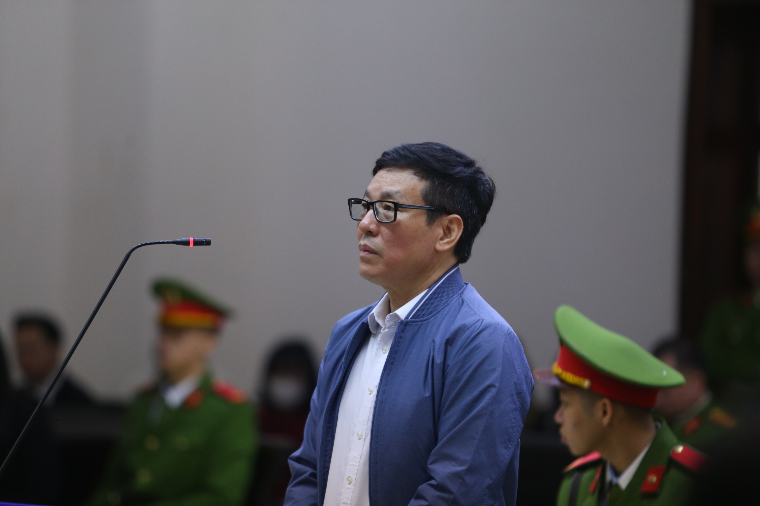 Nhận hối lộ 48 tỉ, bà Hoàng Thị Thúy Lan khóc nghẹn ngào xin giảm án - Ảnh 2.