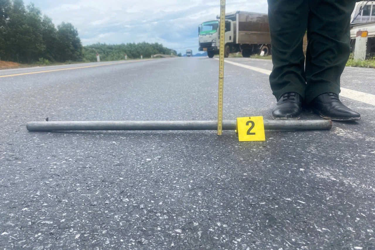 Tai nạn chết người trên cao tốc Cam Lộ - La Sơn, Cục Cảnh sát giao thông ra cảnh báo 2 Tai nạn chết người trên cao tốc Cam Lộ - La Sơn, Cục Cảnh sát giao thông ra cảnh báo - Ảnh 3.