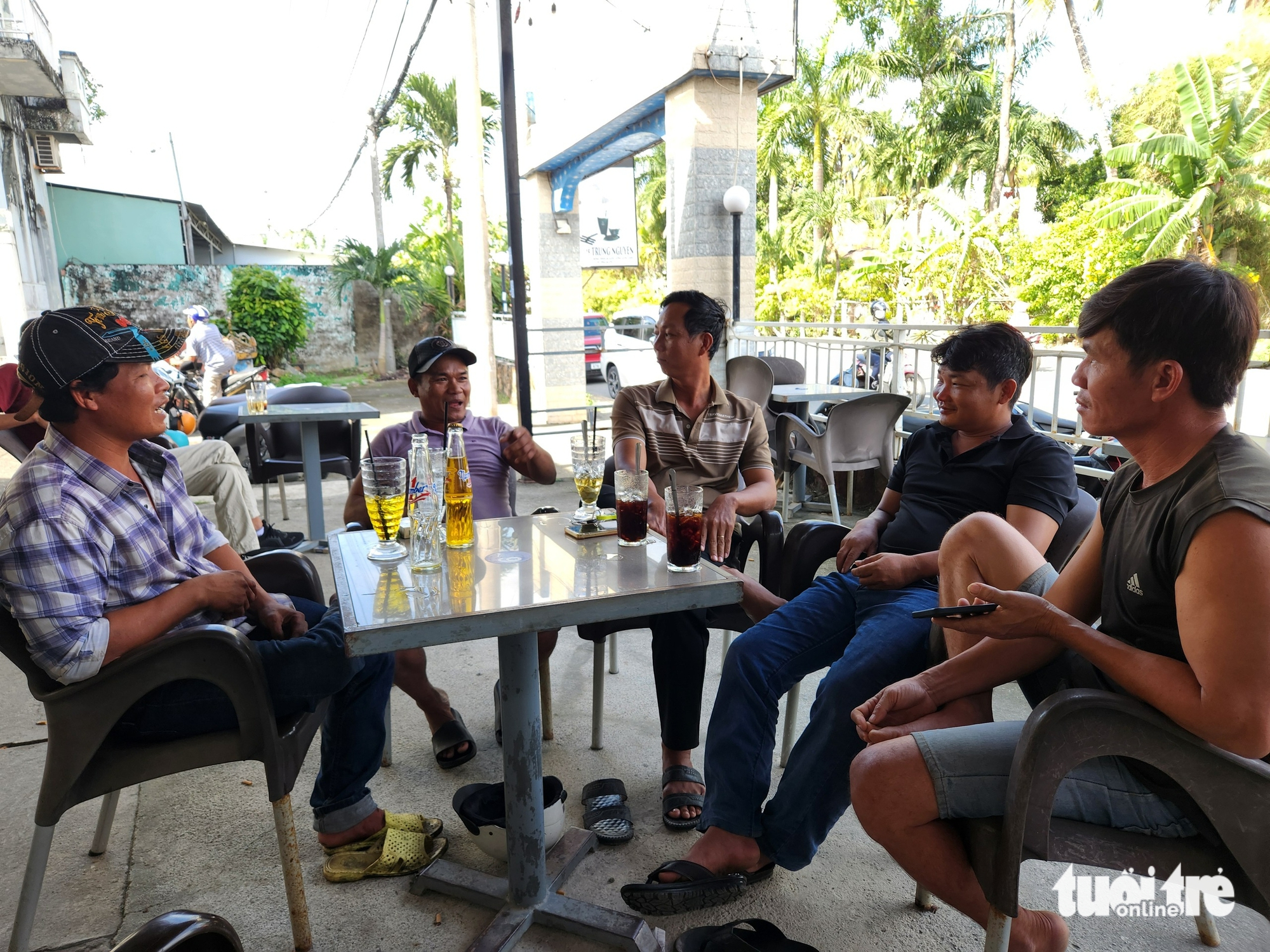 Dân 'tố' bị giang hồ hành hung, bao chiếm mặt biển, công an vào cuộc điều tra 3 bao chiếm mặt biển - Ảnh 3.