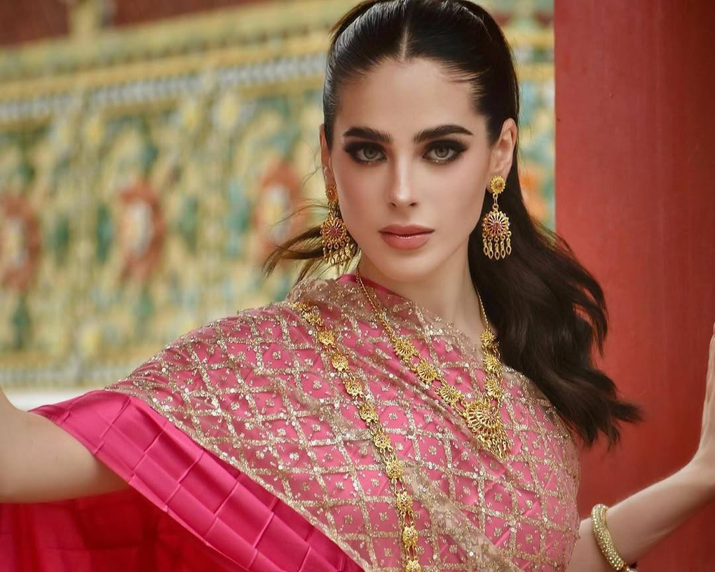 Tân Hoa hậu Hoàn vũ được biển người chào đón khi trở về nước - 4