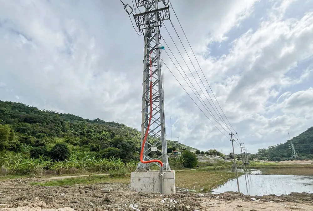 Trụ điện nơi xảy ra vụ việc. Ảnh: XUÂN HOÁT 2.jpg