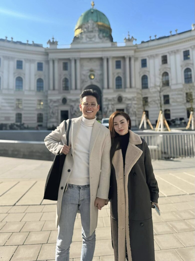 Chàng luật sư của Cách Em 1 Milimet: Thấm thía vất vả của vợ khi đón quý tử đầu lòng, thấy may vì làm bố 3 con 7 Minh Hoàng bên bà xã Kim Ngân.