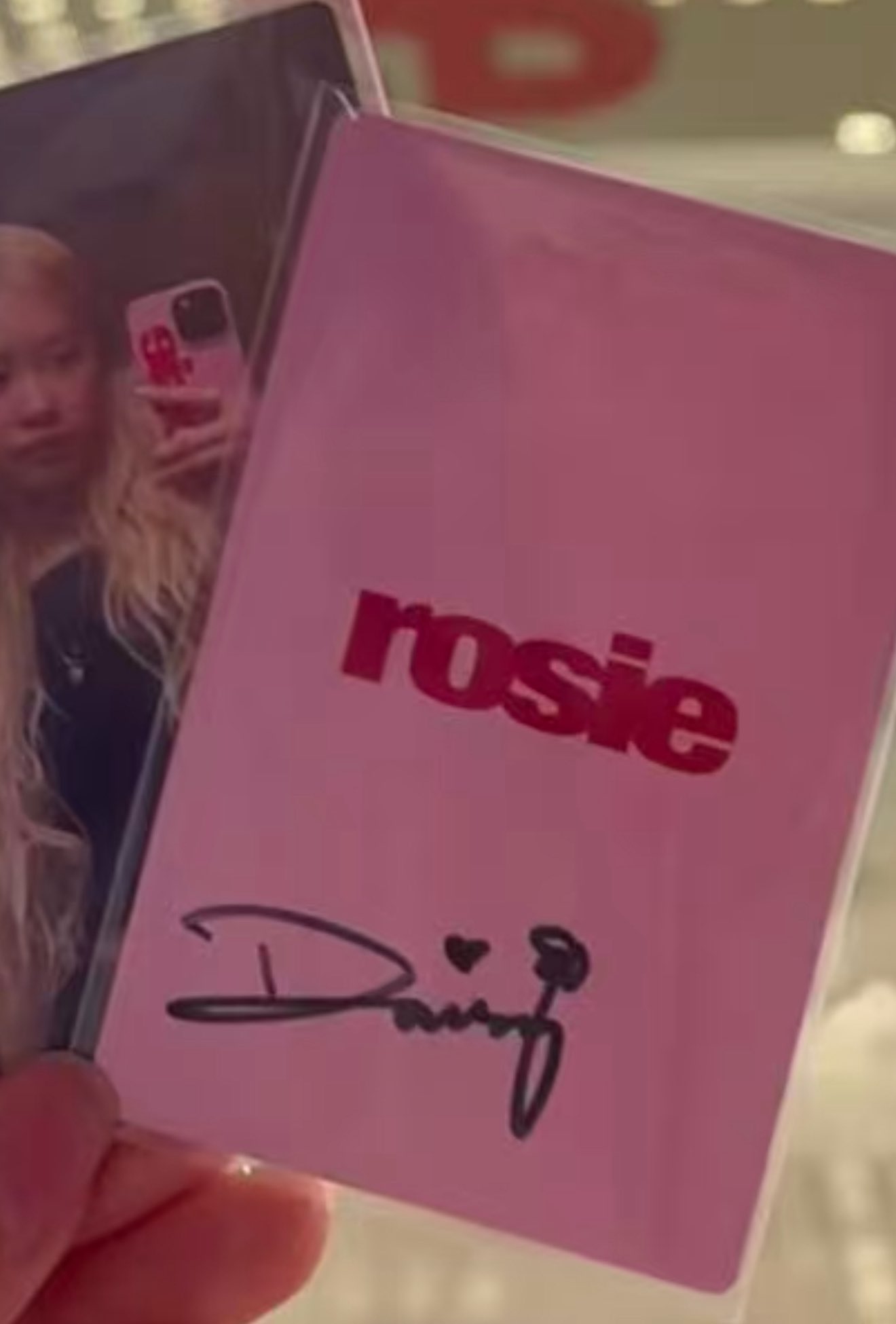 Mỹ nhân hát hay nhất BLACKPINK bị giả mạo, “bản chiết cành” còn ngang nhiên đi ký tặng- Ảnh 3. Mỹ nhân hát hay nhất BLACKPINK bị giả mạo, “bản chiết cành” còn ngang nhiên đi ký tặng- Ảnh 3.