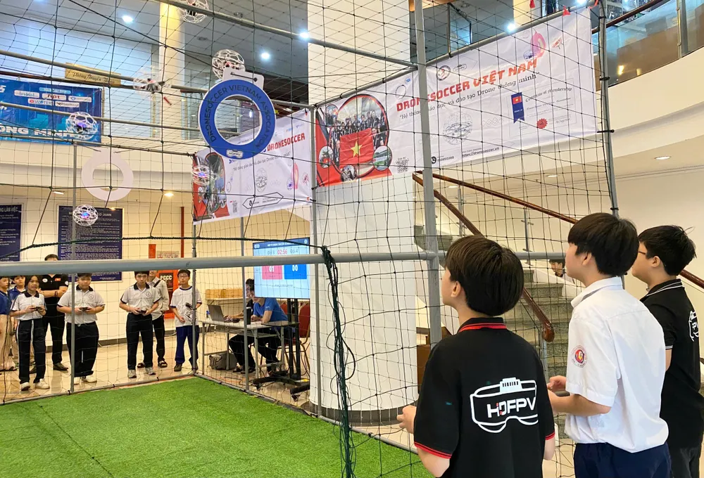 Việc đưa Drone Soccer vào khuôn khổ cuộc thi thường niên nhằm tạo ra vườn ươm nguồn nhân lực chất lượng cao. Ảnh: BTC du-an.jpg