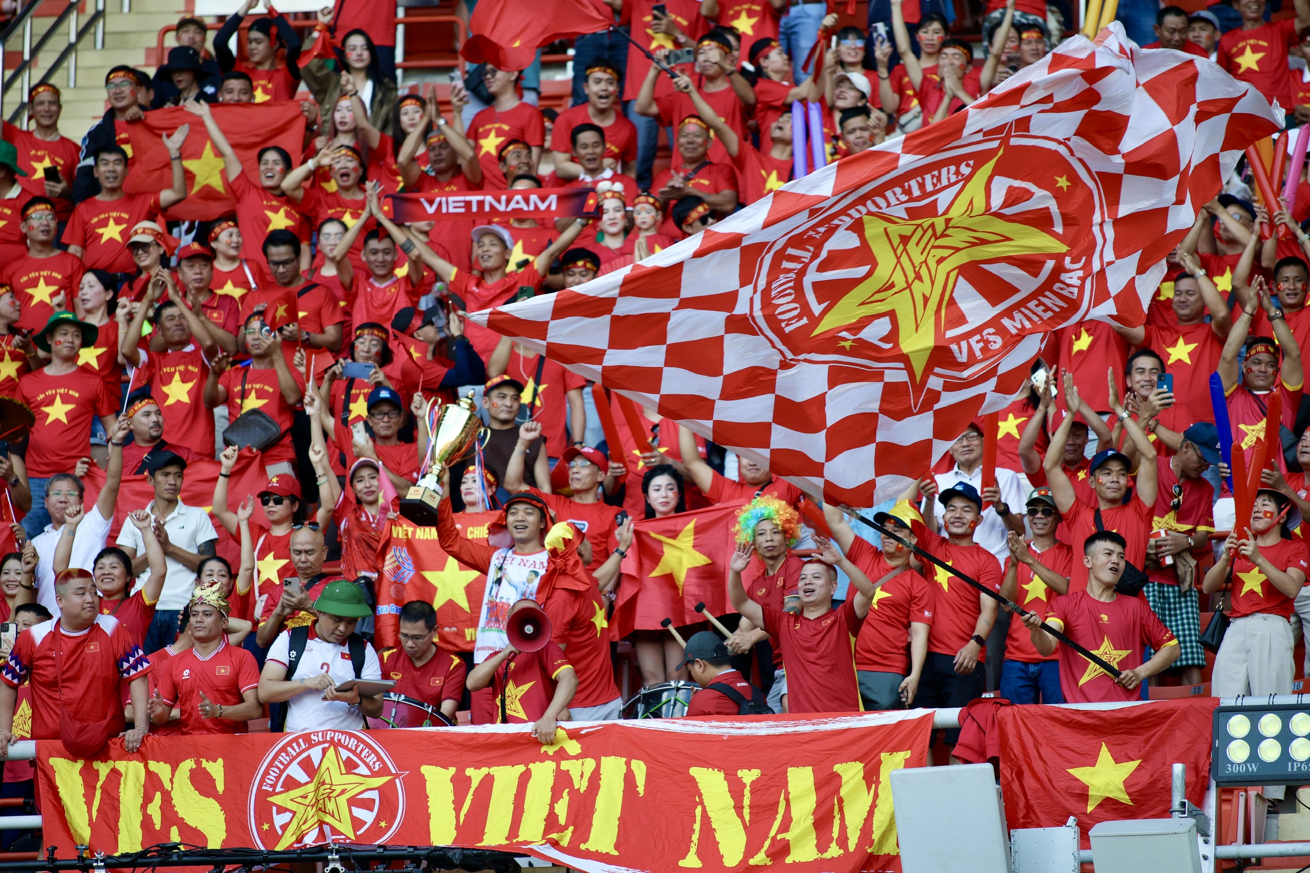 Nóng: HLV Kim Sang-sik chấm U.23 Việt Nam 100 điểm không có nhưng, khen Thái Lan là đất lành...- Ảnh 2.