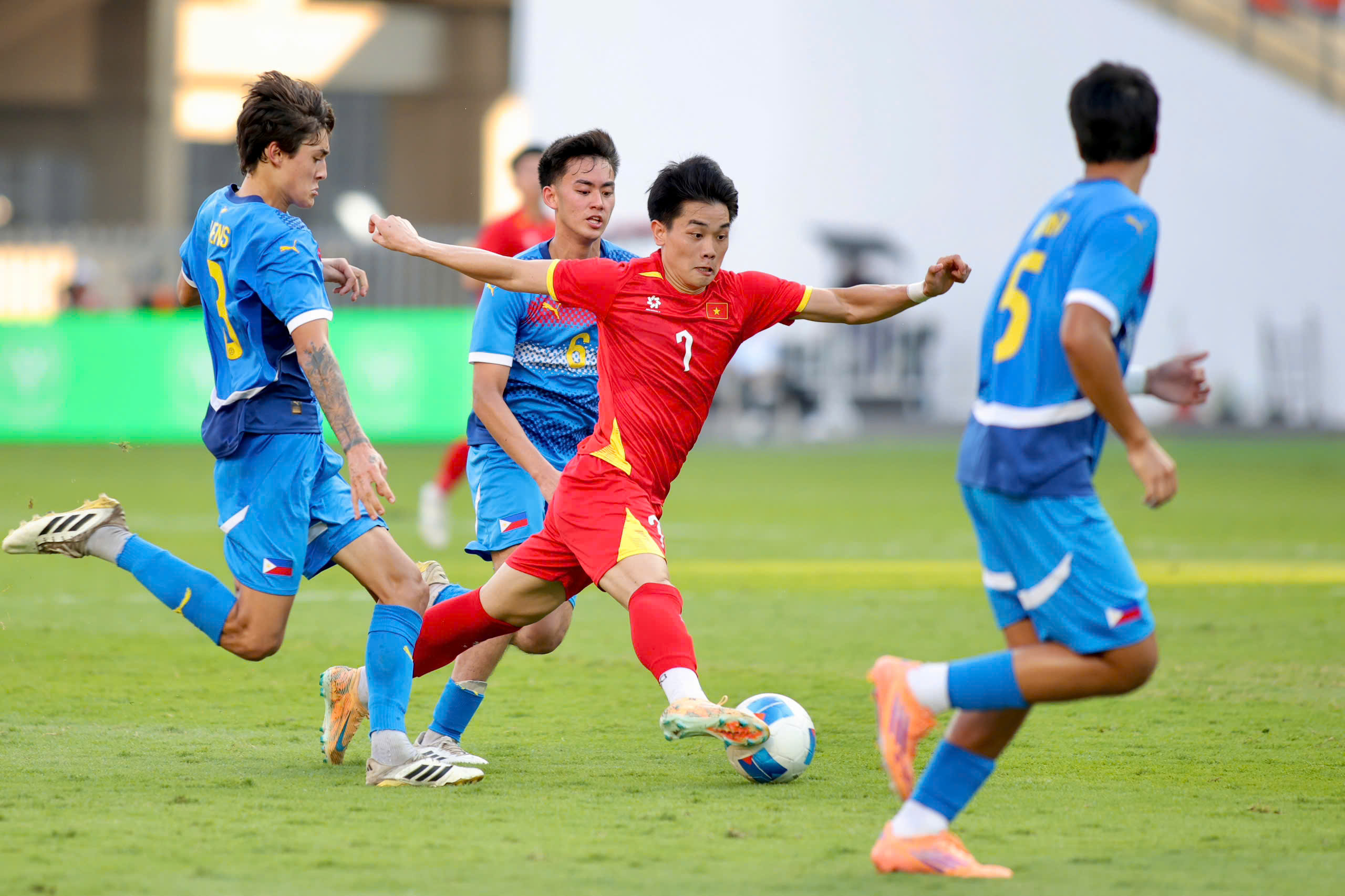 Nóng: HLV Kim Sang-sik chấm U.23 Việt Nam 100 điểm không có nhưng, khen Thái Lan là đất lành...- Ảnh 4.