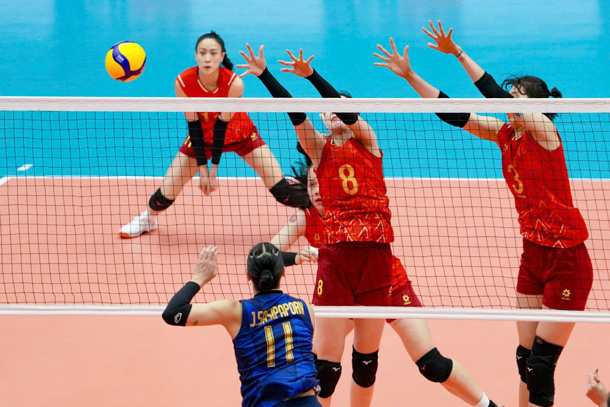 Bóng chuyền nữ Việt Nam - Thái Lan 25-19, 13-25 (ván 3): Thái Lan gượng dậy 2 bóng chuyền nữ việt nam - Ảnh 2.