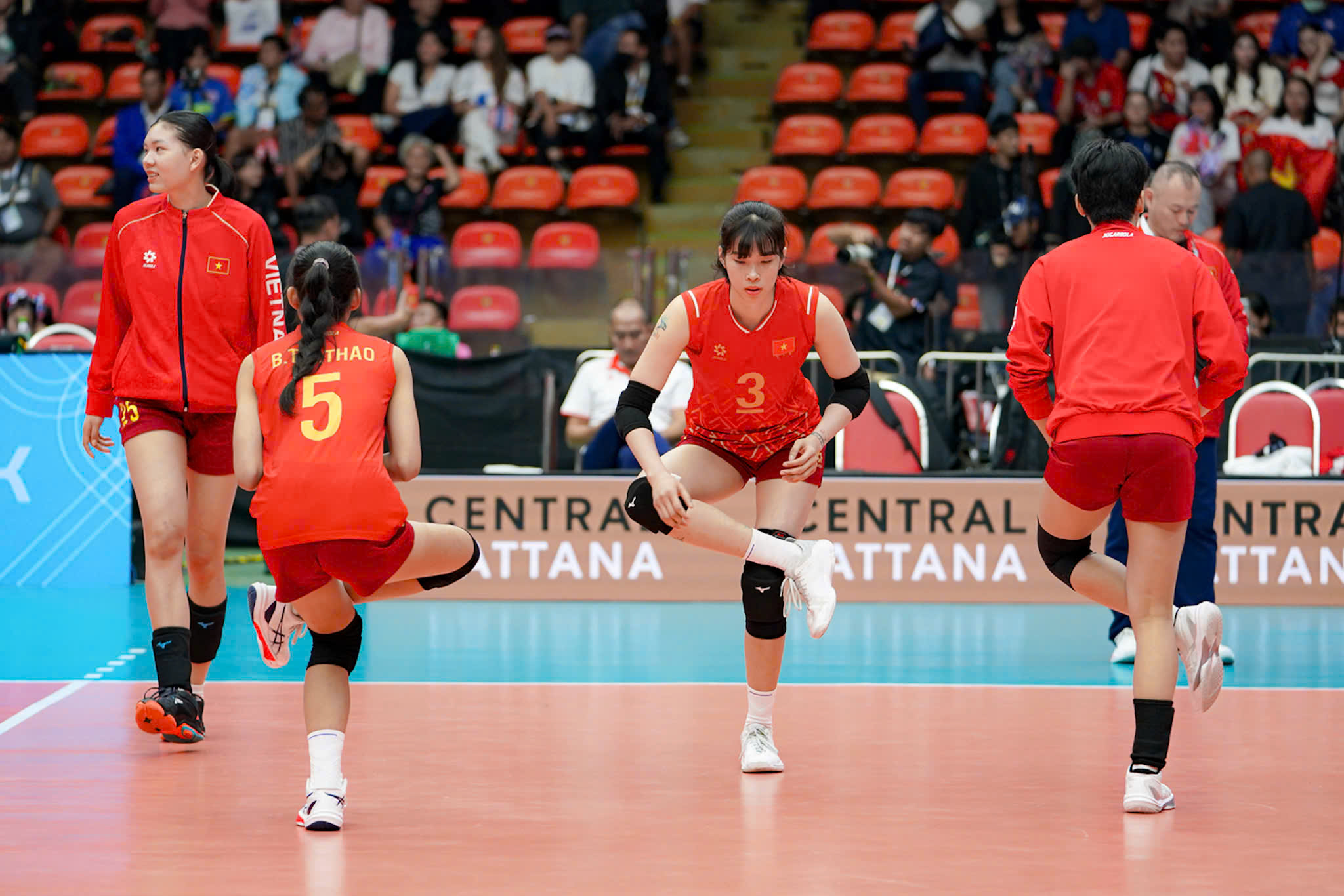 Bóng chuyền nữ Việt Nam - Thái Lan 25-19, 13-25 (ván 3): Thái Lan gượng dậy 6 bóng chuyền nữ việt nam - Ảnh 6.