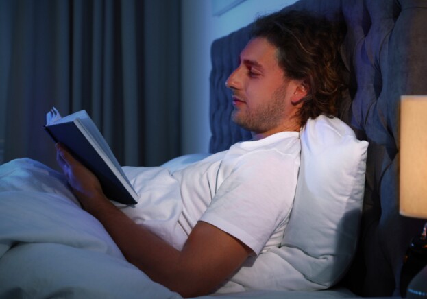 Những người đọc sách trước khi ngủ mỗi đêm sở hữu 9 đặc điểm đáng nể này 2 Những người đọc sách trước khi ngủ mỗi đêm sở hữu 9 đặc điểm đáng nể này - 2