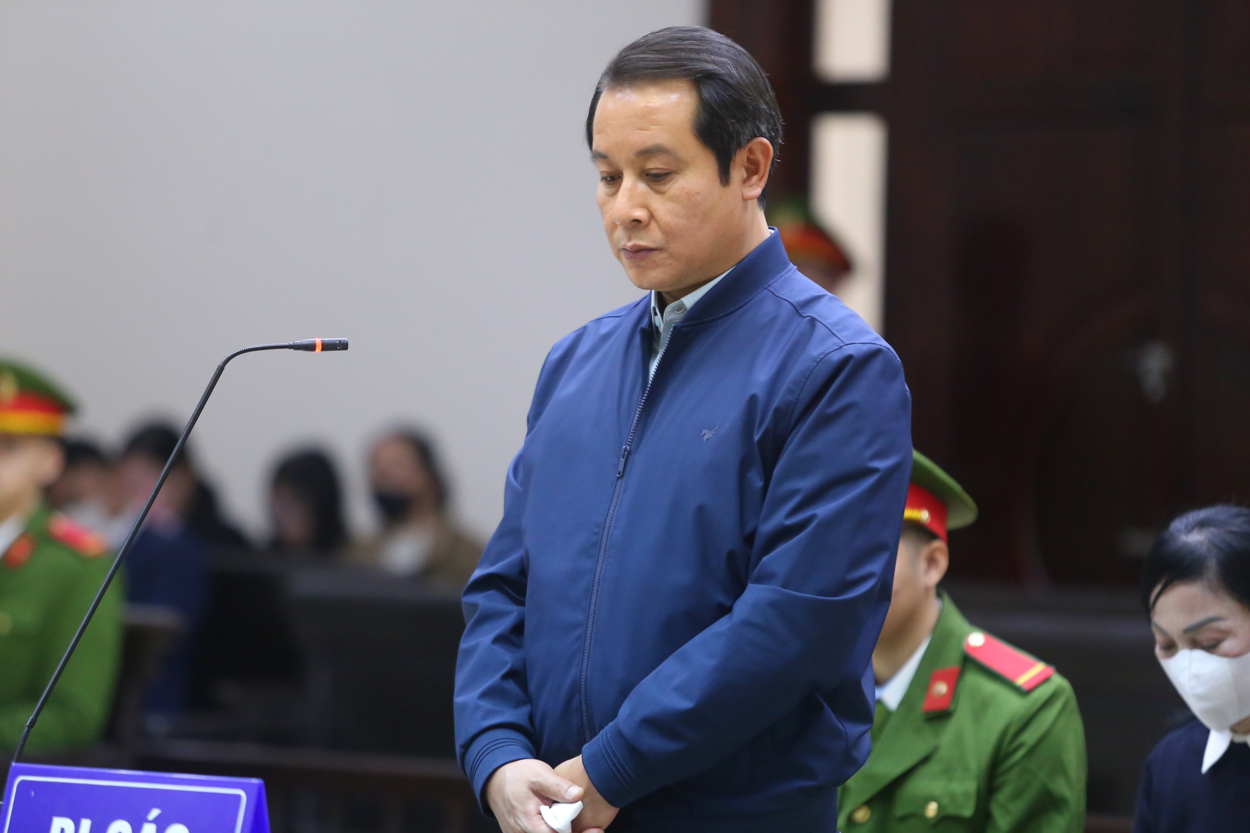 Bà Hoàng Thị Thúy Lan được đề nghị giảm từ 24 đến 30 tháng tù 2 Bà Hoàng Thị Thúy Lan được đề nghị giảm từ 24 đến 30 tháng tù - Ảnh 2.