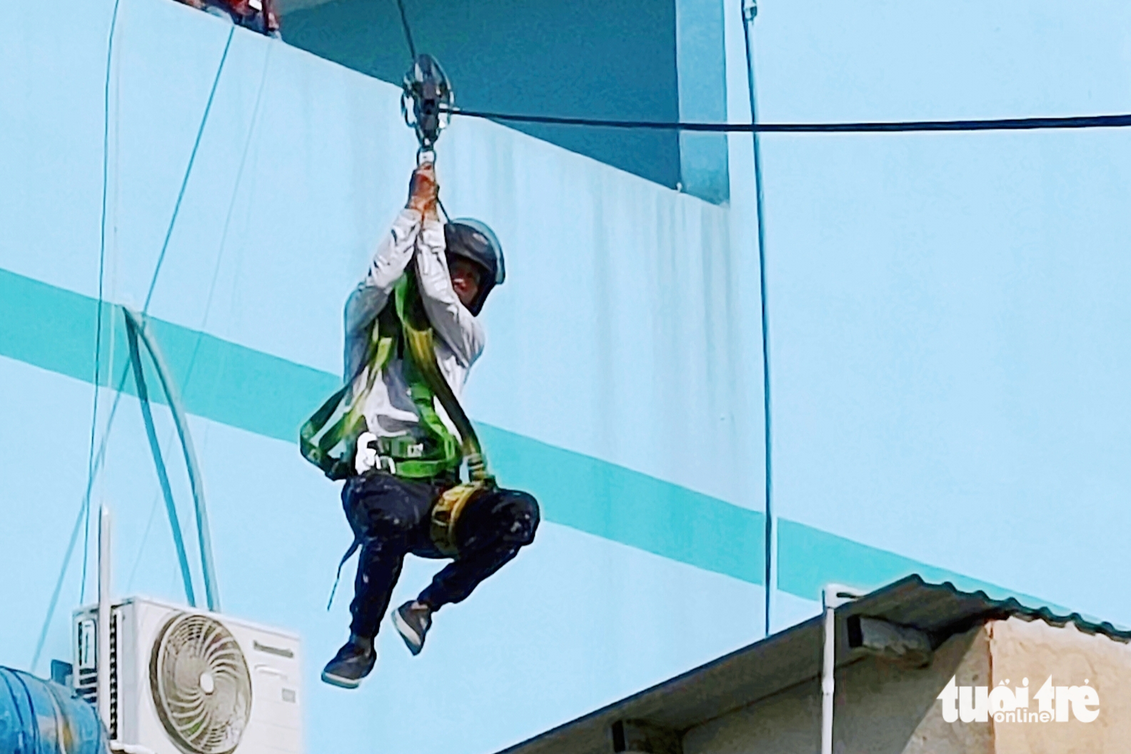 Hai cha con ở Hóc Môn mong góp giải pháp thoát hiểm cháy nổ nhà cao tầng bằng cáp xiên 7 Hóc Môn - Ảnh 7.