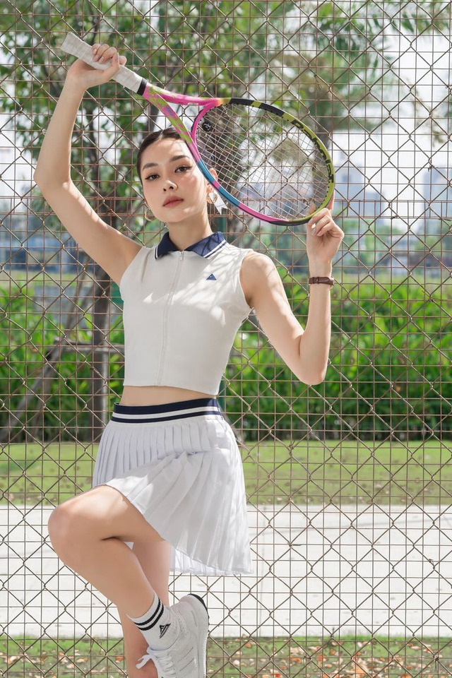 Áo tank top ‘soán ngôi’ các kiểu áo cơ bản, khoe cá tính mạnh mẽ- Ảnh 3. Áo tank top ‘soán ngôi’ các kiểu áo cơ bản, khoe cá tính mạnh mẽ- Ảnh 3.