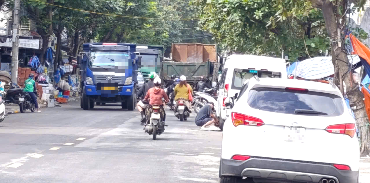 Sau sự cố ‘hố tử thần’, đường cạnh dự án Capital Square 3 tiếp tục bị phong tỏa 4 dự án - Ảnh 4.