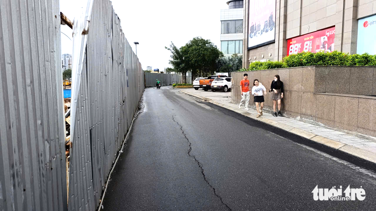 Sau sự cố ‘hố tử thần’, đường cạnh dự án Capital Square 3 tiếp tục bị phong tỏa 5 Sau sự cố ‘hố tử thần’, đường cạnh dự án Capital Square 3 tiếp tục bị phong tỏa - Ảnh 5.