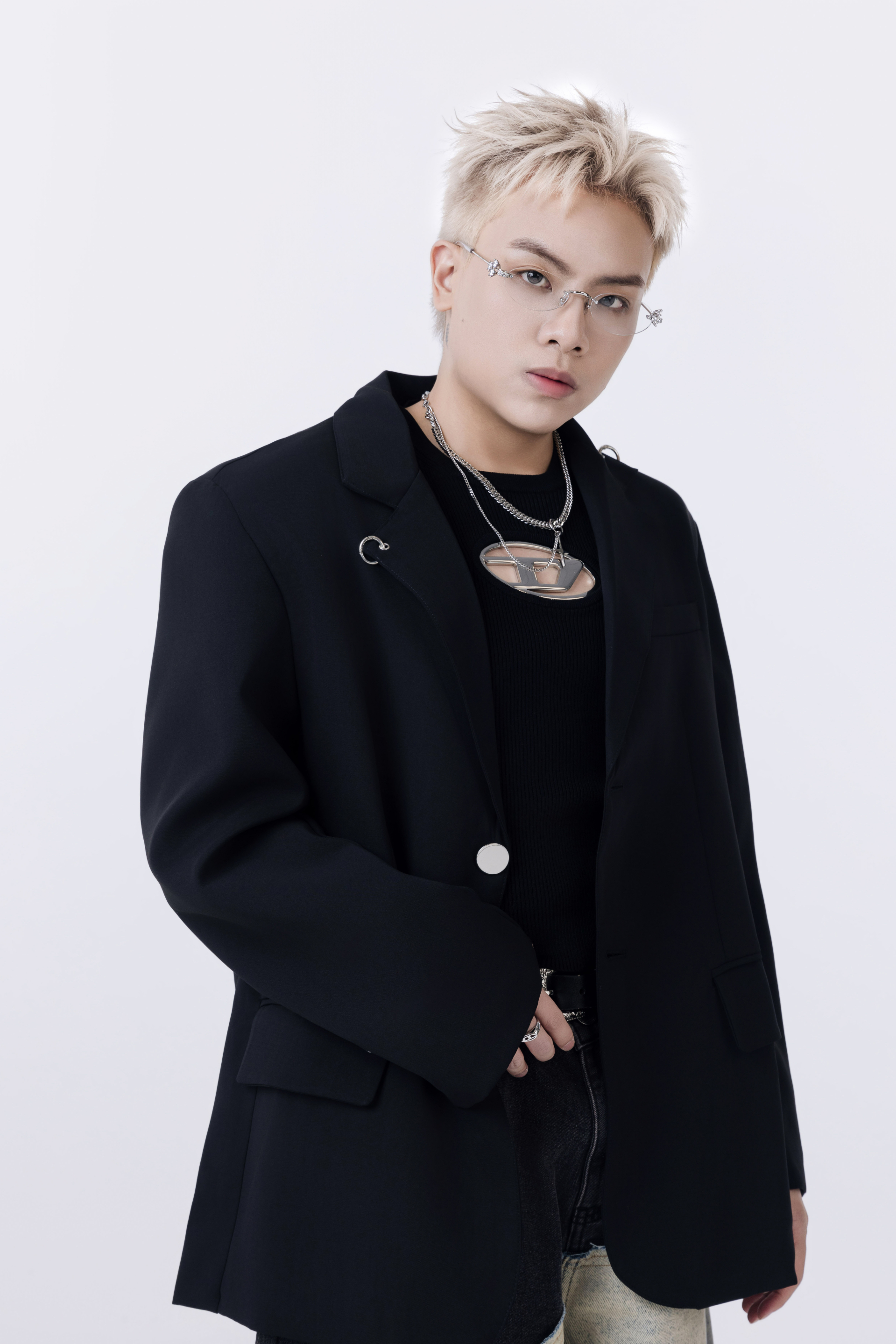 1765806326 806 Hua Kim Tuyen la Hoi dong Tham dinh cua WeYoung