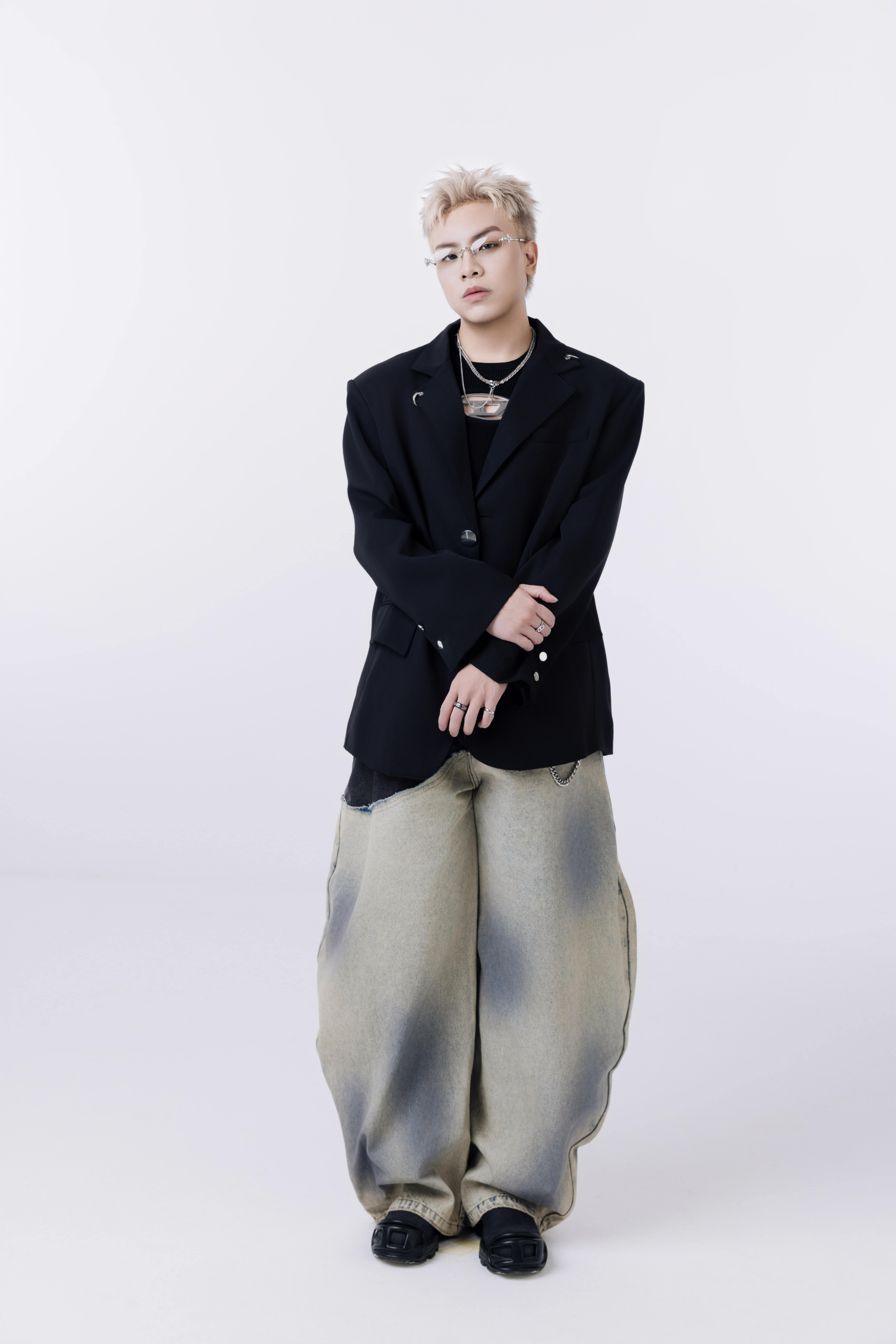 1765806328 366 Hua Kim Tuyen la Hoi dong Tham dinh cua WeYoung